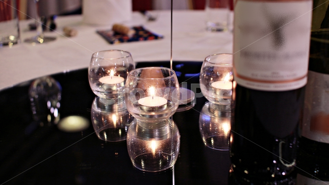 향초,초,촛불,와인,반영,데칼코마니,wine,fire,잔,장식물,불빛,파티,축제,행사,festival,carnival,event,기념일,축하,anniversary,congratulation,celebrate,celebration,술,주류,alcohol,감성,sensible,feeling