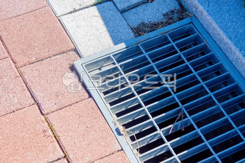 roadside,sewer,Street,waterspout