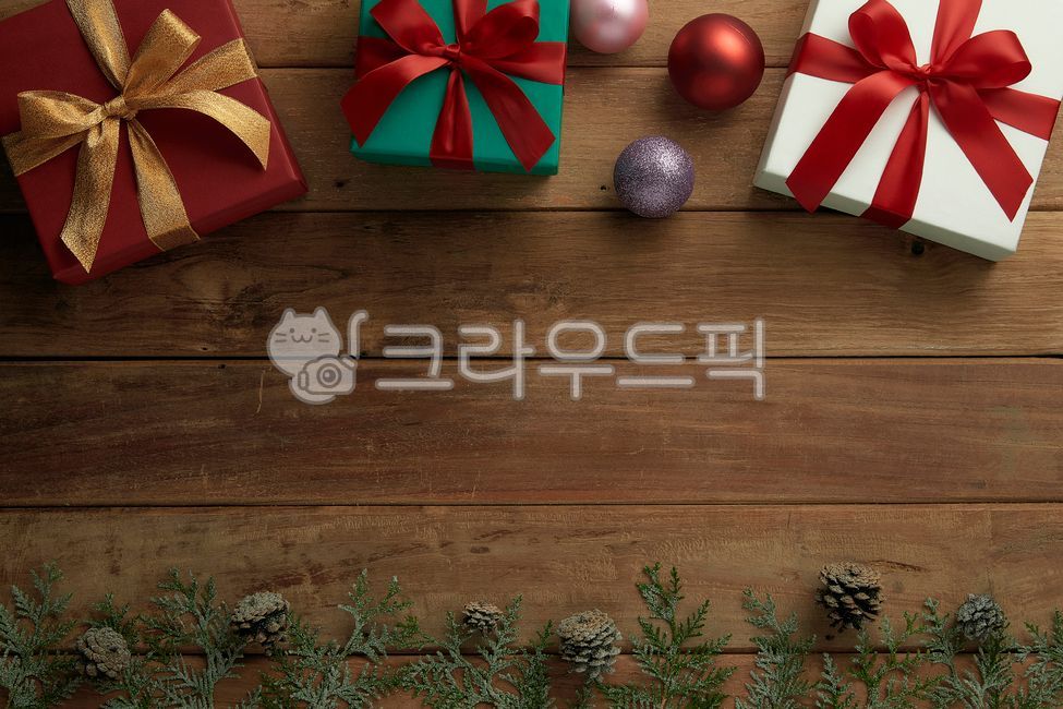 gift,pattern,winter,holiday,branch,ball,newyear,ornament,textured,Ornament,tree background,design,season,december,wood,panel,decoration,table,xmas,new,natural,backdrop,festival,texture,old,festive,tree,christmas,weathered,celebration,material,light,snow,w