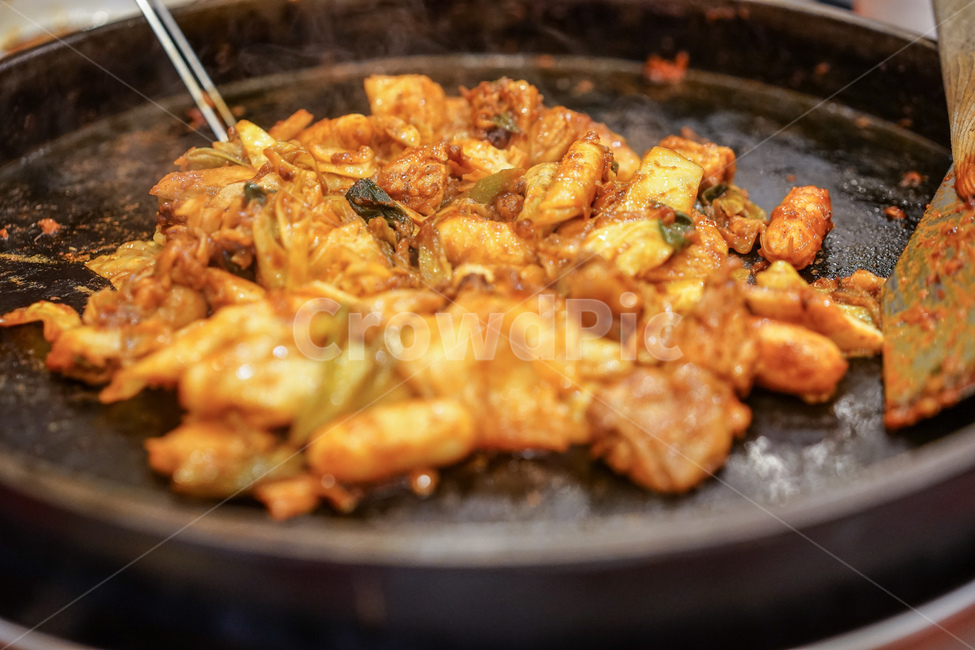 음식,철판,요리,볶음,한식,불판,닭갈비,닭요리,고기,육류,음식,식재료,요리,food,cook,meal,dishes,food reserves,한식,한국음식,한국요리,korean food,korean dishes,korean meal,korean cook