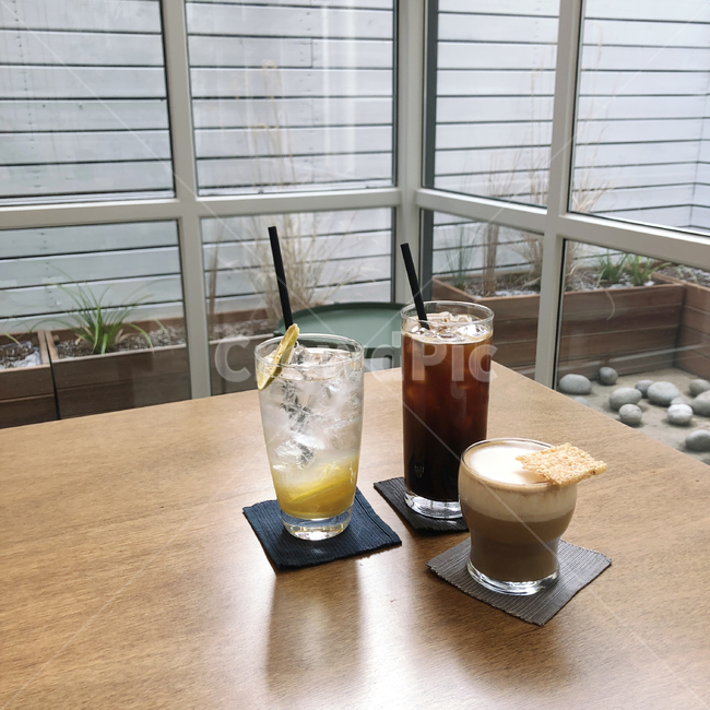 카페,커피,음료,cafe,coffee,drink,잔,컵,마시다,감성사진,분위기,cup,table,테이블,식탁