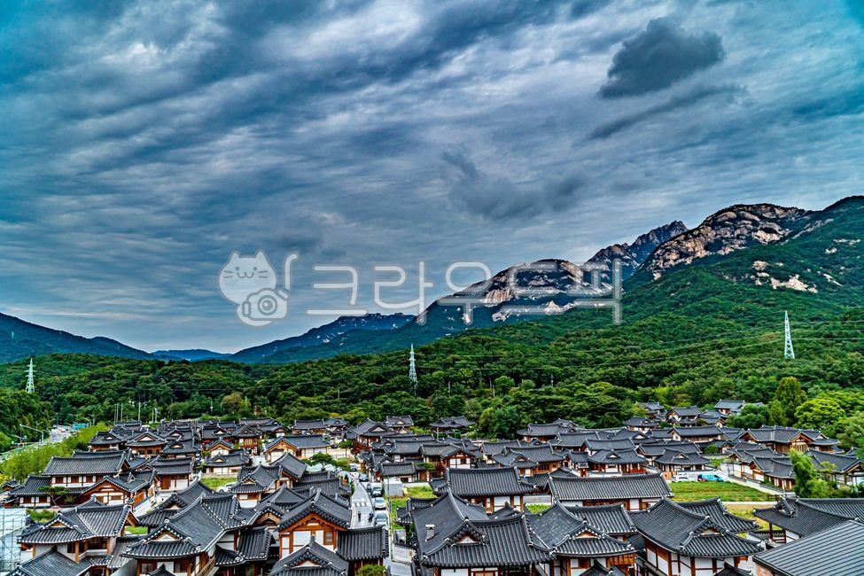 mountains,high hang,traditionalkoreanvillage,hanokvillage,range,Seoul Nature,scenery,traditional culture,scene,Bukhansan Mountain,hanokmaul,view,mountain,mountainchain,hanok,Korean nature,sight,aerialview,traditional village,Eunpyeonggu,Korean landscape,n