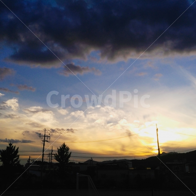 해질녘,하늘,빛,구름,노을,sunset,풍경,도시,풍경,city,landscape,실루엣,그림자,silhouette,shadow,nature,자연,outdoors,옥외,sky,dawn,새벽,red sky,붉은 하늘,dusk,황혼,일몰,sunlight,햇빛