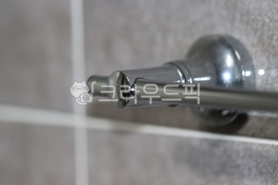 shower,shower room,baths,bathroom hanger,shower hanger,bathroom,Distance