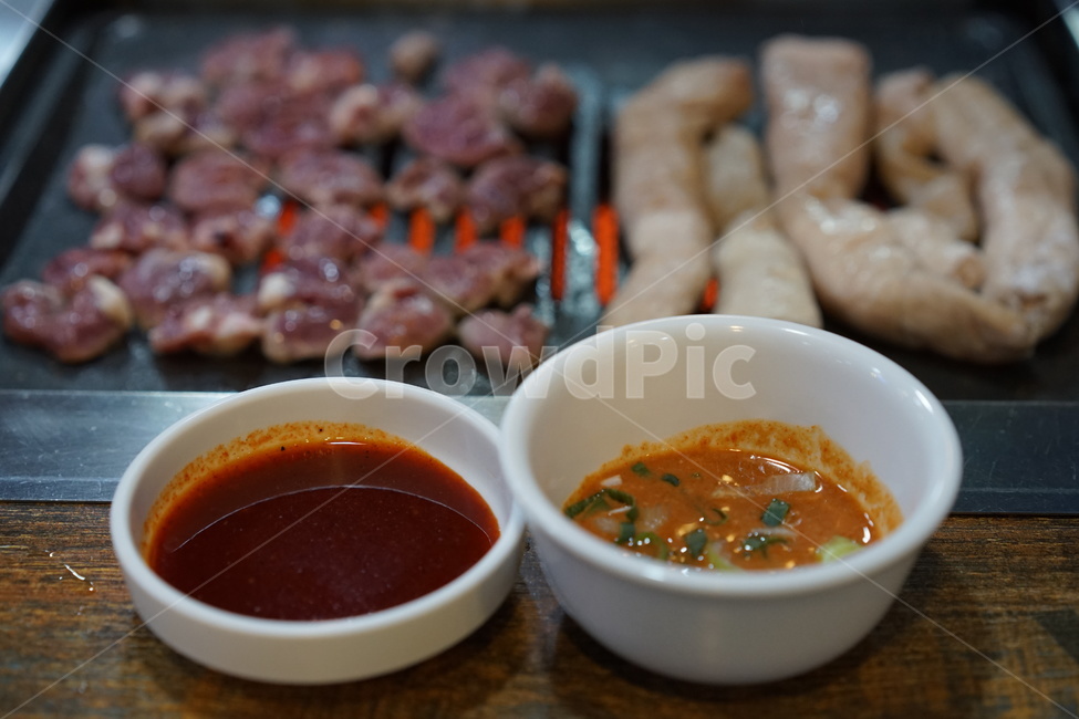 막창,염통,고기,육류,불판,고깃집,돼지막창,막창집,내장,한국음식,음식,식재료,요리,food,cook,meal,dishes,food reserves,육류,고기,meat,한식,한국음식,한국요리,korean food,korean dishes,korean meal,korean cook
