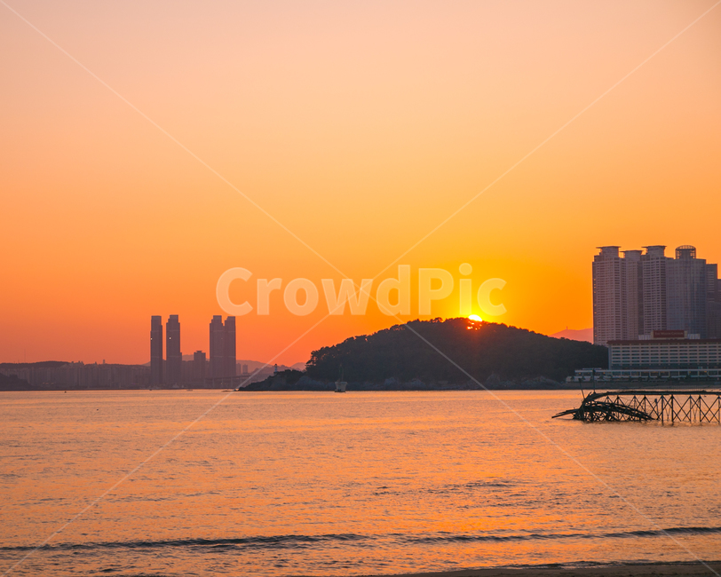 해운대,석양,노을,지는해,오후,도시,풍경,city,landscape,한국도시풍경,한국도시경관,korea cityscape,nature,자연,outdoors,옥외,dusk,황혼,dawn,새벽,sky,하늘,red sky,붉은 하늘,sunset,일몰