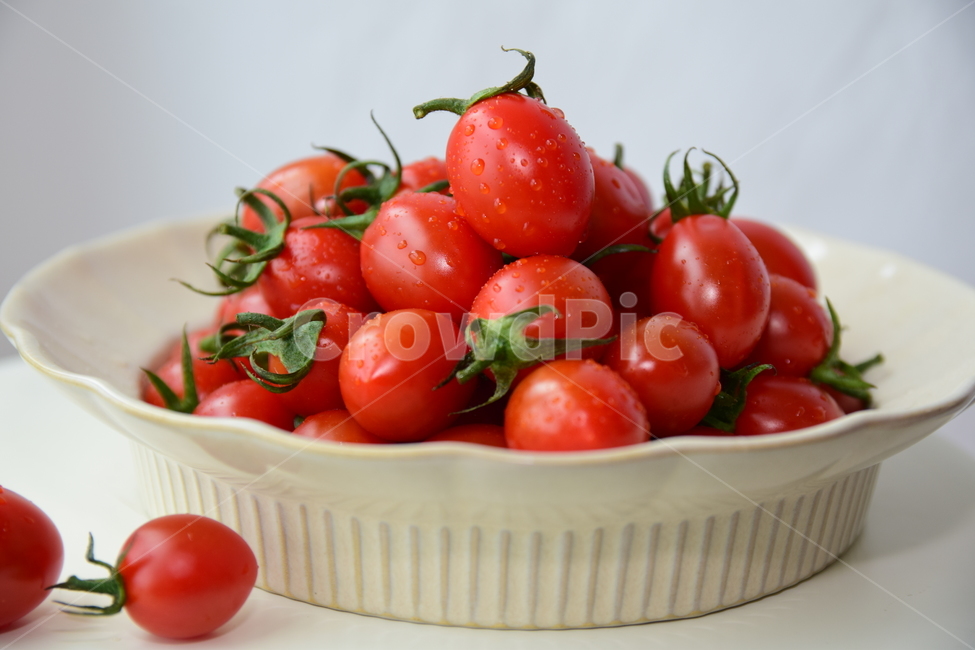 tap,directed,Cherry tomato,concept,plate,desirable,dishes,tomato,delicious,food,Food Ingredients,ingredients,Dippy,Bell