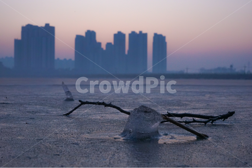 겨울,계절,호수,얼음판,얼음,건물,여명,풍경,겨울,계절,winter,season,도시,풍경,city,landscape,nature,자연,outdoors,옥외