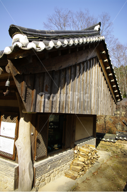 기와지붕,원목,풍경,전통건축,한국,한국전통,한국문화,korean traditional,korean culture,건축물,건물외관,exterior,building,structure,architecture,construction