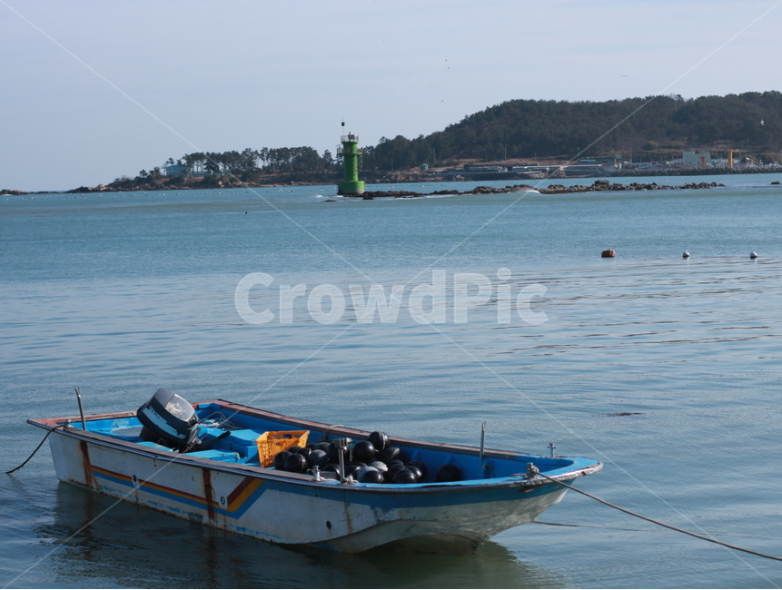일광,바닷가,부두,어촌,배,바다,등대,lighthouse,산업,industry,industrial,어업,fishery,fishing industry,교통,교통수단,traffic,transportation,vehicle,차량,watercraft,선박,boat,보트
