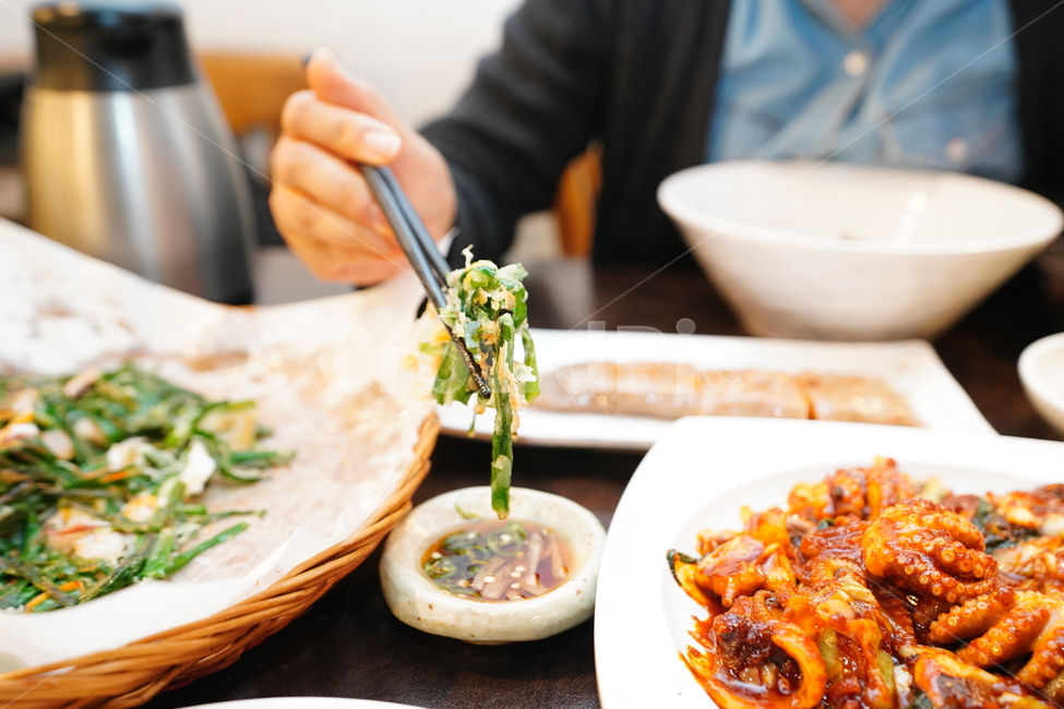 전,한식,부침개,안주,음식,푸드,먹거리,food,야채,사람,인물,인간,human,person,신체일부,몸,body,음식,식재료,요리,food,cook,meal,dishes,food reserves,한식,한국음식,한국요리,korean food,korean dishes,korean meal,korean cook