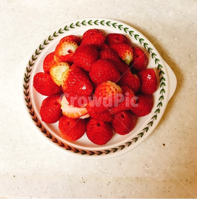 딸기,과일,접시,맛있는,빨강,음식,식재료,요리,food,cook,meal,dishes,food reserves,과일,열매,fruit