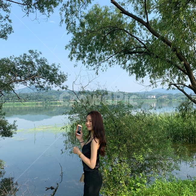 여자,웃는여자,옆모습,감성,호수,여름댐