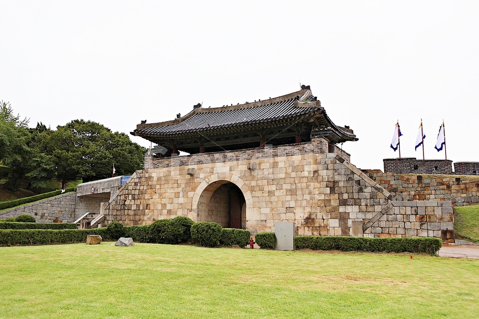 수원화성,성,성곽,길,둘레길,담,돌담,가을,자연,풍경,벽,방어벽,전통,흙담,식물,한국전통,한국문화,korean traditional,korean culture,건축물,건물외관,exterior,building,structure,architecture,construction