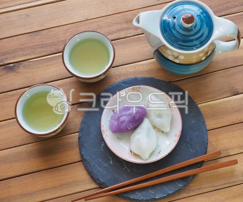 asianfood,koreanculture,porcelaincup,Thanksgiving,traditional culture,songpyeon,wellbeing,greentea,Asian food,traditionalfood,Lunar New Year food,new year,holiday food,koreantraditionalfood,korea,Chuseok Photo Contest,dish,background,rice cake,traditional