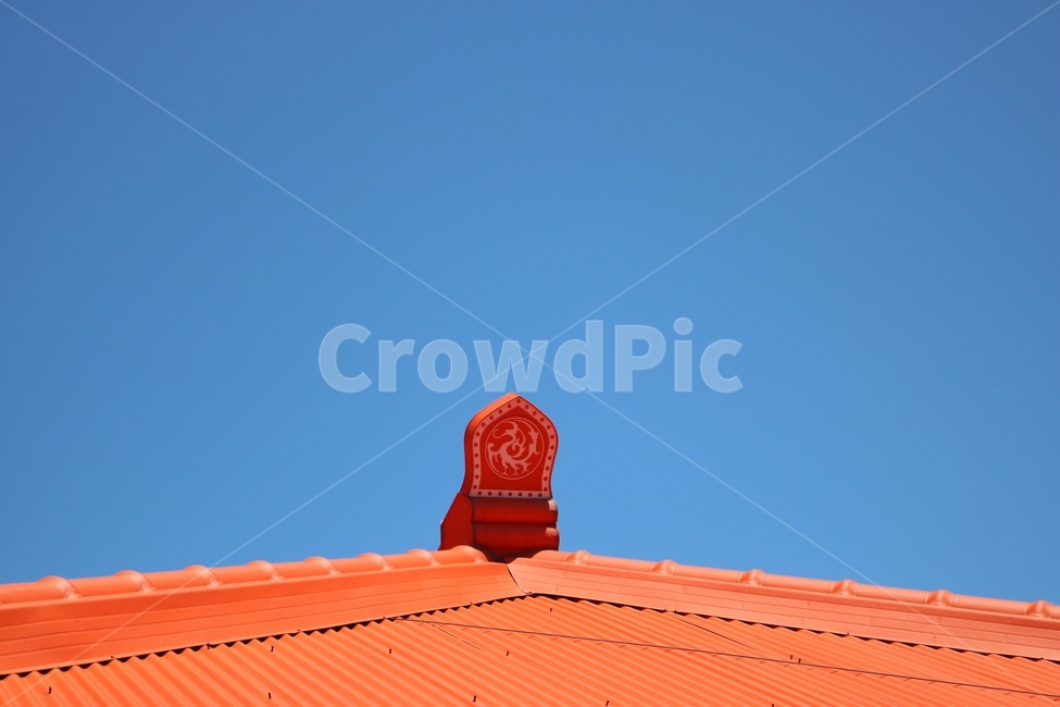지붕,하늘,주황,파랑,여름,자연,sky,sora,orange,orenziiro,blue,ao,summer,natsu,nature,건축물,건물외관,exterior,building,structure,architecture,construction