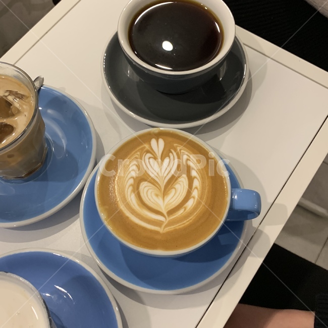 커피,라떼,아메리카노,플랫화이트,머그잔,카페