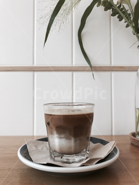커피,카페,coffee,cafe,카페라떼,플랫화이트,아이스커피,커피숍,식물,유리잔,유리컵,컵받침,커피향,glass,커피,카페,coffee,cafe