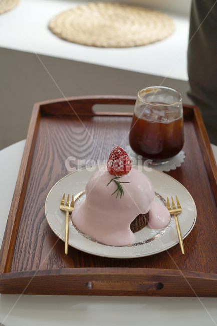 딸기,딸기케이크,핑크,디저트,카페,스트로베리,딸기케익,음식,식재료,요리,food,cook,meal,dishes,food reserves,디저트,간식,후식,dessert,snack,커피,카페,coffee,cafe