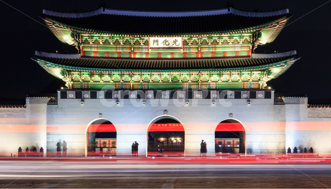 광화문,서울,야경,랜드마크,전통,문화,빛,잔상,궤적,경복궁,한양,도성,중심,광화문광장,해태,성,담,담벼락,성벽,전통양식,건축,기와,조선,조선시대,문화유산,유산,밤,야경,밤,풍경,nightscape,night,landscape,한국전통,한국문화,korean traditional,korean culture,랜드마크,landmark,tourist attraction,한국랜드마크,한국관광지,한국명소,korea landmark,korea tourist attraction,building,건물,architecture,건축물,worship,예배,shrine,신사,pagoda,탑