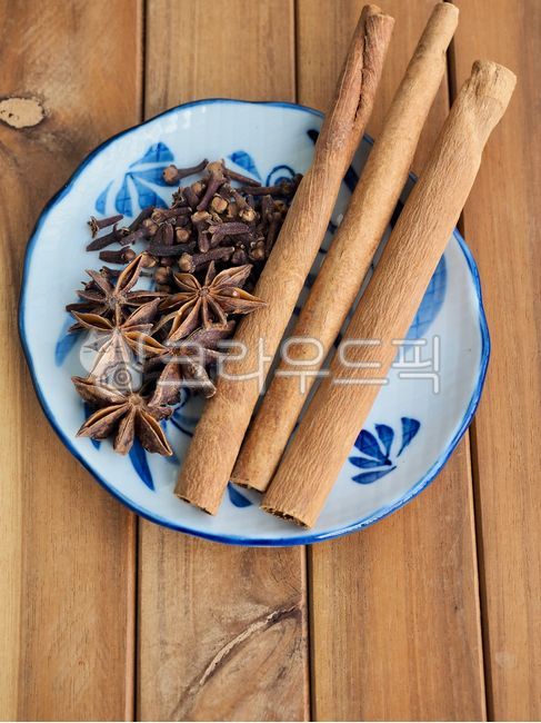 스타아니스홀,향신료,팔각,팔각향,별모양,아니스,인도음식,향기,음식,유기농,요리,요리재료,갈색,중국음식,아시아음식,건조식품,식물,향료,staranisehall,spice,octagon,octagonal,starshape,anise,indianfood,scent,food,organic,cooking,cookingingredients,brown,chinesefood,asianfood,dryfood,plant,spices,정향,계피,시나몬
