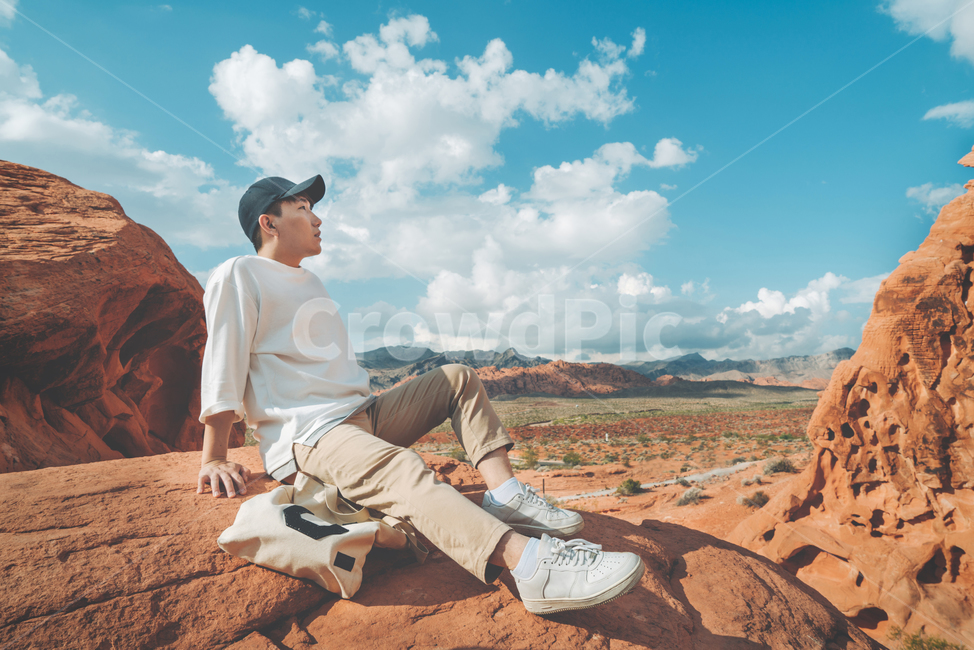 미국,미국서부,불의계곡,셀카,남자인물,해외,해외여행,관광,풍경,적색토양,사막,외국,자연,야외,구름,하늘,벌판,경치,맑은날,감성,인물,파란색,녹색,흰색,적색,landscape,world,usa,blue,sky,boy,portrait,자연,풍경,nature,landscape,해외,외국,세계,foreign,oversea,world,세계자연풍경,해외자연풍경,외국자연풍경,world nature landscape,사람,인물,인간,human,person,남성,남자,man,male,여행,휴가,traveling,vacation,trip,감성,sensible,feeling,apparel,의복,clothing,의류,outdoors,옥외