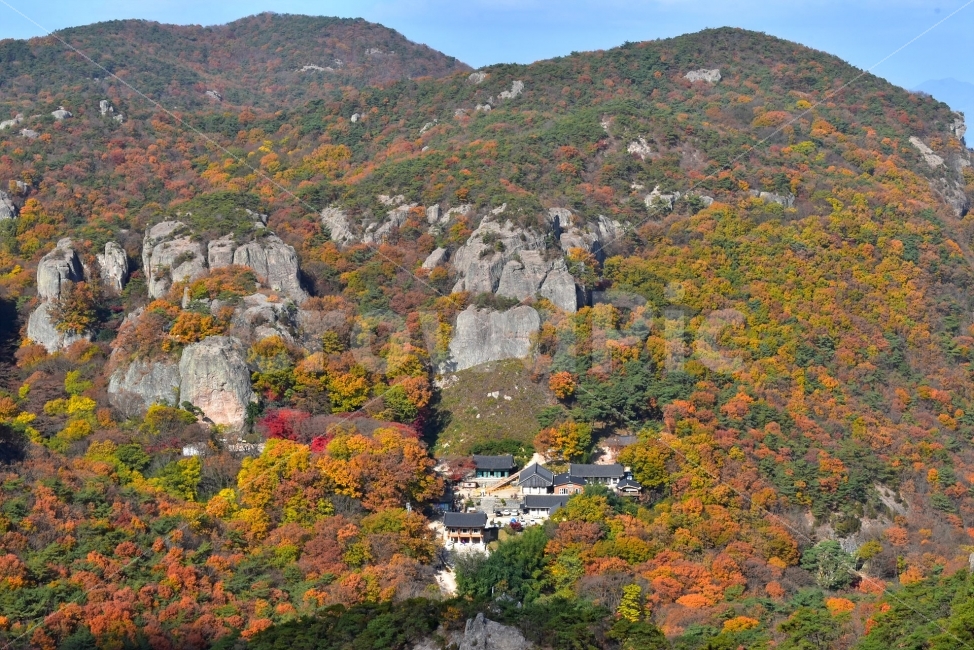 선운산,선운사,도솔암,가을,풍경,단풍,자연,탐방,파란하늘,가을색,오색,울긋불긋,알록달록,그림같은,칼라풀,뷰티플,아름다운,힐링,감성,정취,산세,명산,100대명산,nature,산,등산,트레킹,풍경사진,비경,경치,가을사진,가을색채,가을의정취,맑음,청명,사진,가을,계절,fall,autumn,season,자연,풍경,nature,landscape,한국자연풍경,한국자연경관,korea nature landscape,scenery,outdoors,옥외,mountain