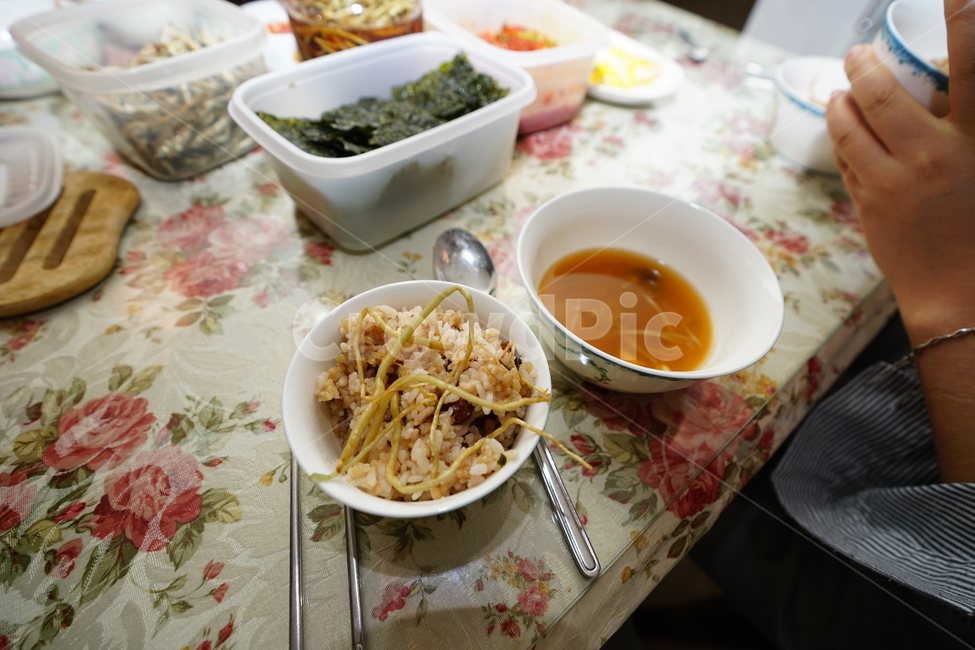 삼채,짱아찌,장아찌,반찬,집밥,식탁,삼채장아찌,밥도둑,음식,먹거리,찬,식사,식사시간,푸드,나물,사람,인물,인간,human,person,신체일부,몸,body,음식,식재료,요리,food,cook,meal,dishes,food reserves,한식,한국음식,한국요리,korean food,korean dishes,korean meal,korean cook