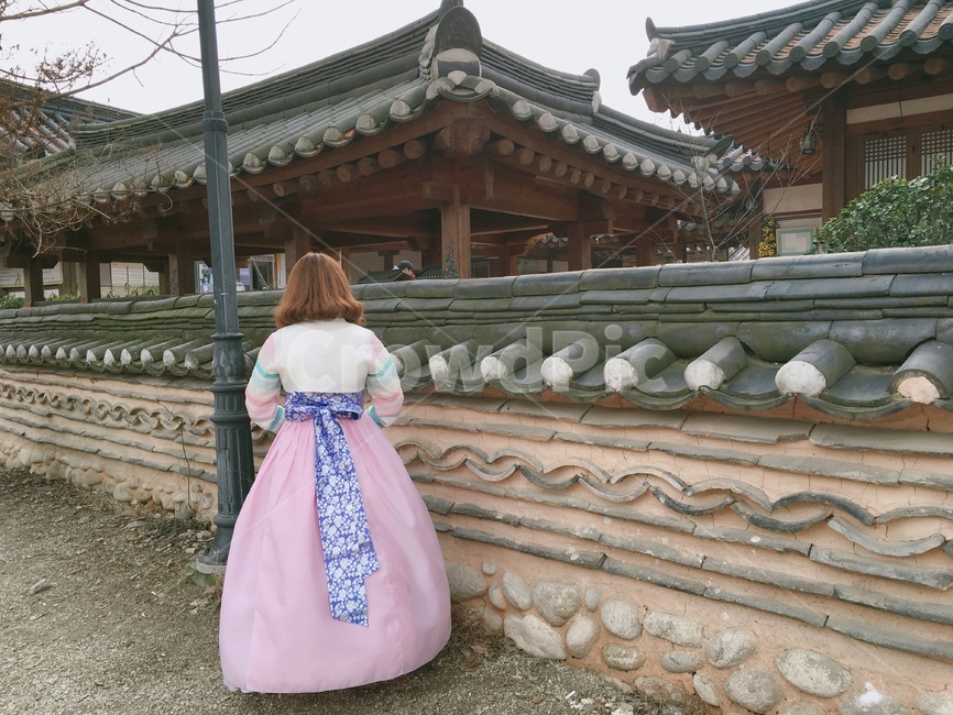 전주,한옥마을,한복,한옥,궁,뒷모습,한국,전통,한국전통,한국역사,인물,jeonju,전통의상,한국전통의상,한국문화,koreanculture,koreanhistory,koreantraditional,person,hanbok,기와,한복,한국전통의상,hanbok,korean traditional clothes,사람,인물,인간,human,person,여성,여자,woman,female,lady