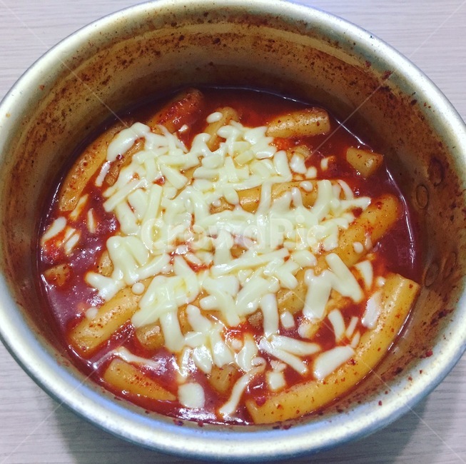 food,음식,떡볶이,치즈떡볶이,요리,홈메이드,밀떡,탄수화물,매콤,빨간맛,치즈,모짜렐라,국민간식,간식,분식,음식,식재료,요리,food,cook,meal,dishes,food reserves,한식,한국음식,한국요리,korean food,korean dishes,korean meal,korean cook