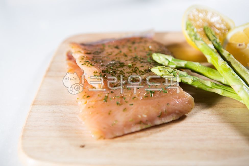 연어스테이크,연어,연어슬라이스,연어시즈닝,연어구이,음식,식재료,요리,food,cook,meal,dishes,food reserves