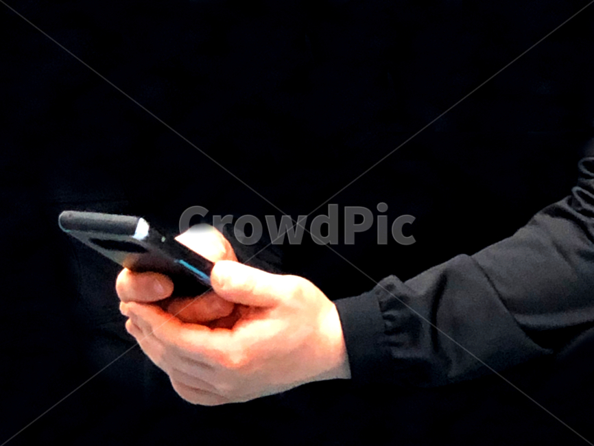 핸드폰,손,검정,배경,배경이미지,노모포비아,스마트폰,사람,smart,phone,hands,background,black,person,인간,human,nomophobia