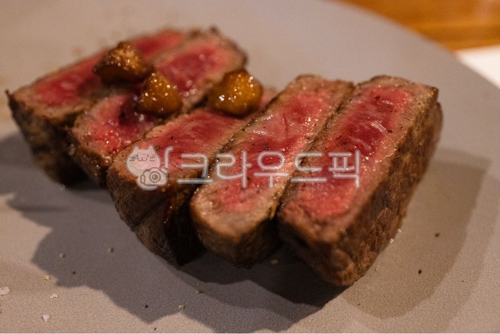 클로즈업,스테이크,소고기,신선한,싱싱한,고기,요리,레시피,집밥,채끝,안심,등심,부채살,마블링,육류