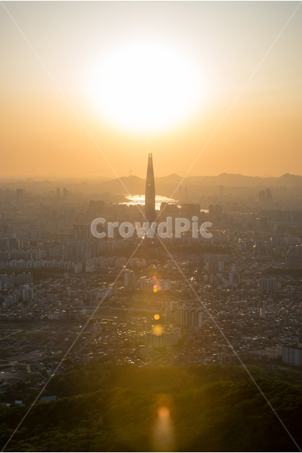 롯데타워,서울,야경,랜드마크,건물,도심,도시,타워,노을,석양,일몰,밤,풍경,블러,빛흐림,빛번짐,sunset,sky,seoul,tower,landmark,night,nightview,blur,빛,sunshine,도시,풍경,city,landscape,한국도시풍경,한국도시경관,korea cityscape,랜드마크,landmark,tourist attraction,한국랜드마크,한국관광지,한국명소,korea landmark,korea tourist attraction,light,flare,플레어,architecture,건축물,building,steeple,뾰족한 탑,spire,첨탑,탑,시티,urban,어반,town,metropolis,중심지