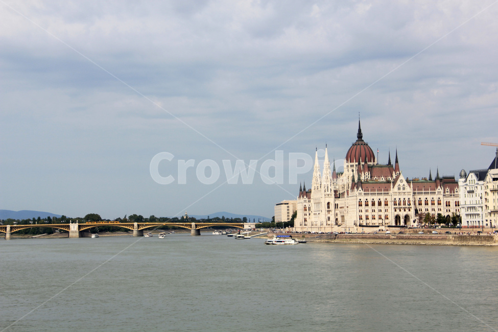 동유럽,헝가리,부다페스트,국회의사당,다뉴브강,풍경,건축물,강물,강,유람선,배,교량,다리,흐린하늘,랜드마크,landmark,tourist attraction,해외,외국,세계,foreign,oversea,world,세계랜드마크,해외랜드마크,외국랜드마크,world landmark,world tourist attraction,spire,첨탑,steeple,뾰족한 탑,tower,탑,architecture,building,건물