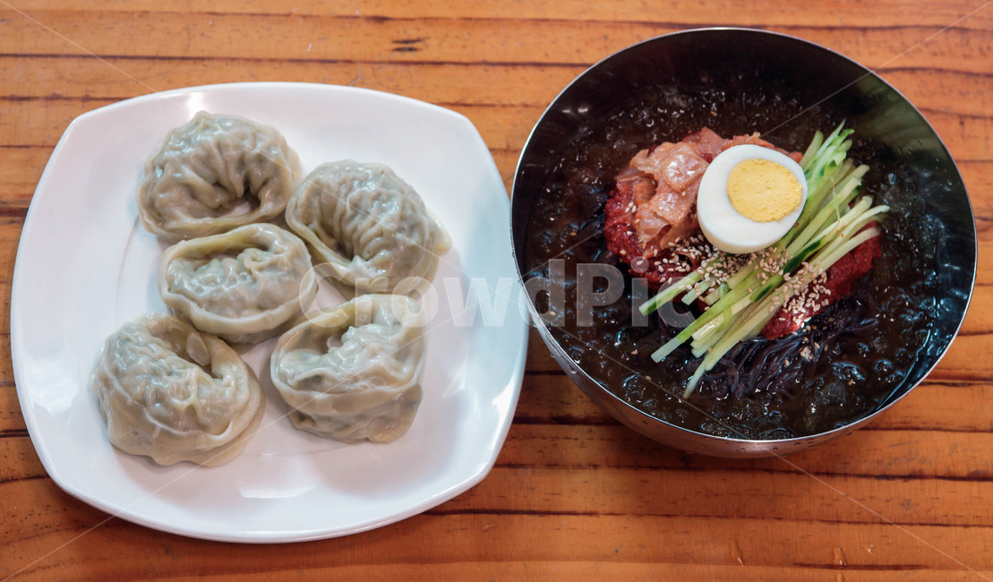 Mulnaengmyeon,dumpling,boiled egg,Dumpling Cold Noodle Set,Steamed dumplings