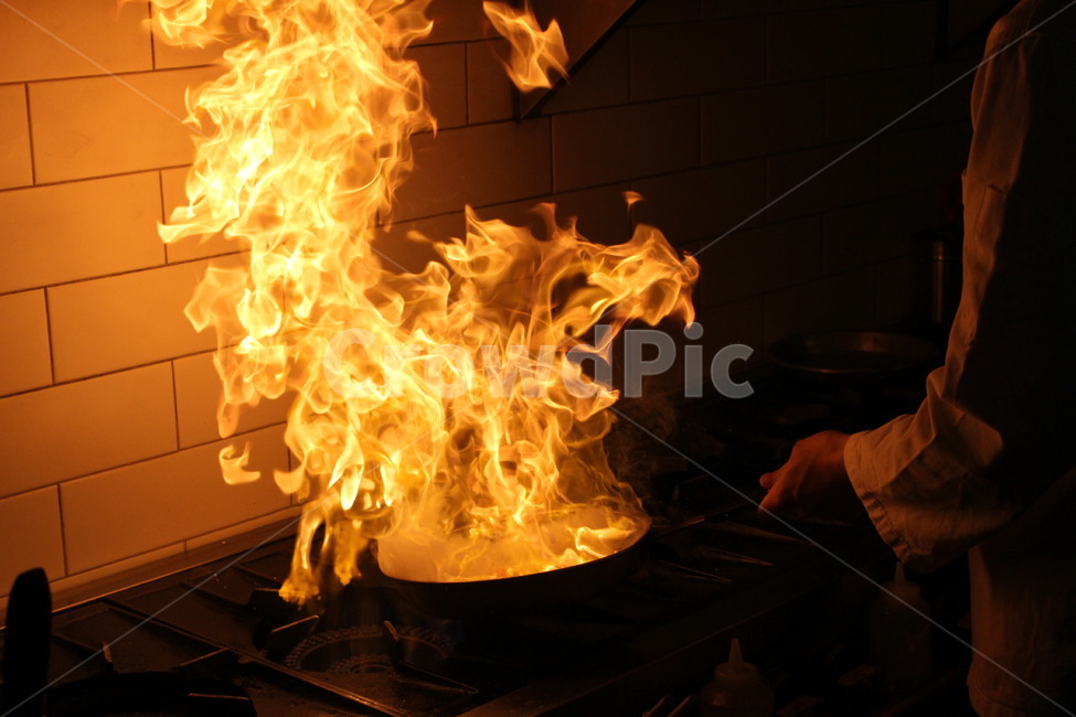 kitchen,fire,cooking,cook,hand,chef,불,요리,요리사,주방,식당,후라이팬,불쇼,뜨거움,불꽃,조리,전문가,주방장,화염,정렬,감성,열정,타오르는,불빛,주방,키친,부엌,주방용품,요리도구,kitchen,kitchenware,cookroom,cookingutensil