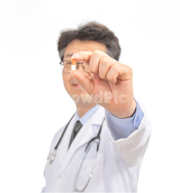 남자,의사,남성,누끼,중년,1인,안경,한국인,동양인,흰색배경,밝은,얼굴,전문직,의료,직업,건강,40대,흰배경,카피스페이스,정면,의학,병원,진료,흰색,자신감,아시아인,50대,질병,보건,주치의,카피,스페이스,위생,유니폼,한국사람,일본인,중국인,사람,1명,상반신,사람,인물,인간,human,person,남성,남자,man,male,의료,의학,병원,medical,hospital,clinic