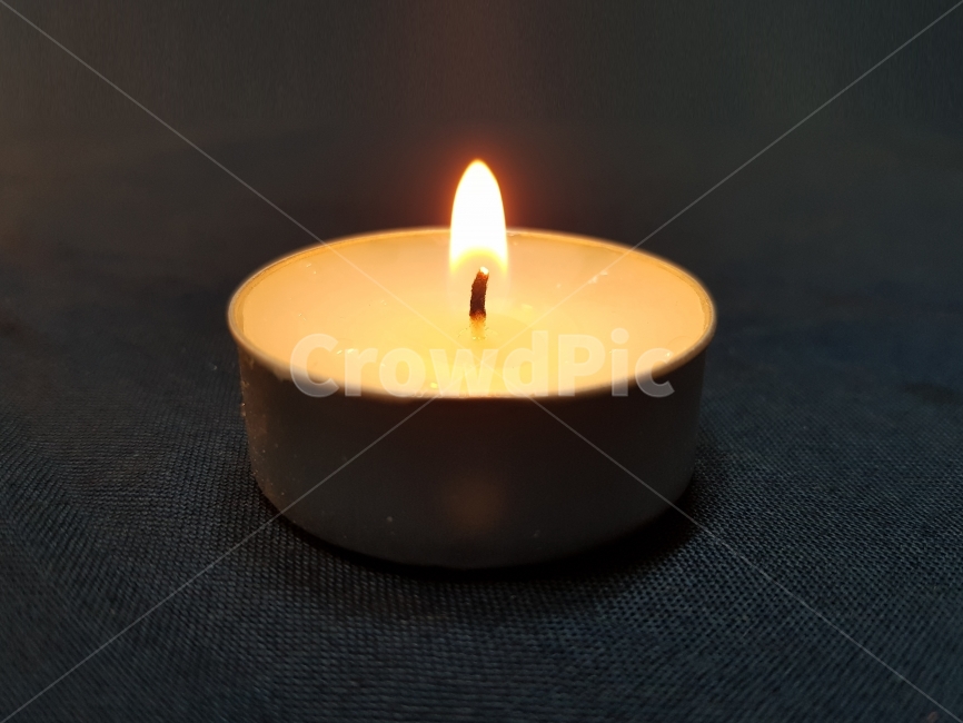 촛불,향초,양초,틸라이트,작은,불꽃,불,초,분위기,좋은,느낌,노란,불빛,조명,감성,로맨틱,밝은,누끼,cutout,사물,물건,오브젝트,thing,object,matter