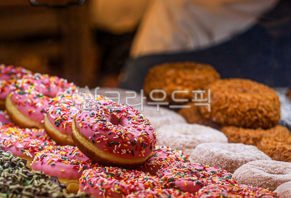 Donut,strawberry donut,chocolate donut,cream donut,donuts