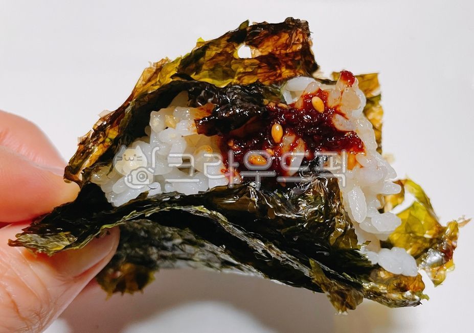 김,돌김,파래김,구운김,백미,현미,쌀밥,쌀,밥,현미밥,잡곡밥,식사,구운돌김,구운파래김,간장양념,인간손,사람손,손,신체부위,양념,참깨,깨,고추가루,고춧가루,음식,sesame,food,meal,rice