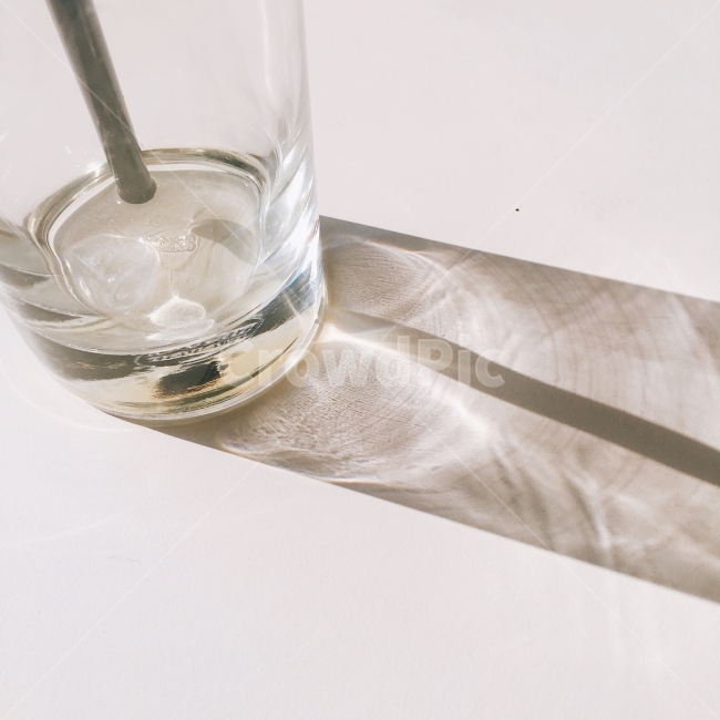 유리잔,햇살,GLASS,LIGHT,WHITISH,음료수,drink,beverage,감성,sensible,feeling