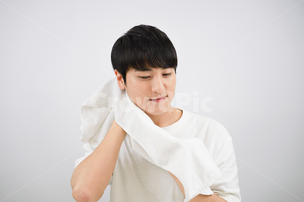 남자,뷰티,스킨케어,피부관리,beauty,skincare,cosmetic,남성,lotion,그루밍족,세안,수건,타올,남성뷰티,사람,인물,인간,human,person,남성,남자,man,male,뷰티,미용,beauty treatment