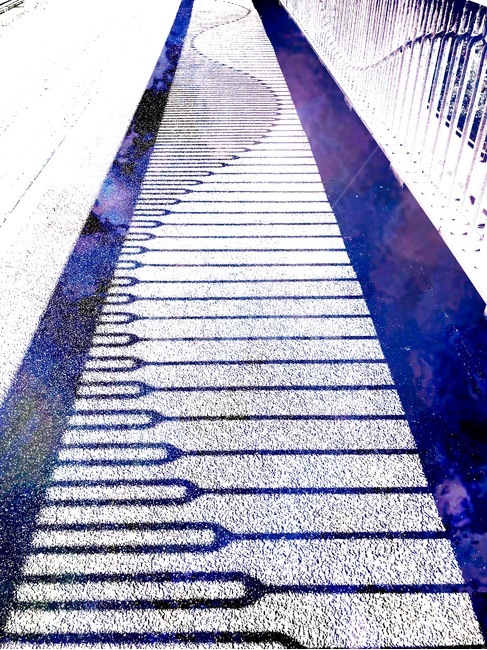 난간,unknown,street,intotheunknown,퇴근길,다른세상,출근길,탈출,웜홀,wormhole,handrail,숨겨진세상
