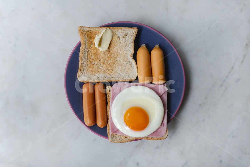 계란,아침,아침식사,조식,계란후라이,햄,빵,소시지,파란접시,breakfast,브런치,음식,식재료,요리,food,cook,meal,dishes,food reserves,아침식사,조식,브런치,breakfast,brunch