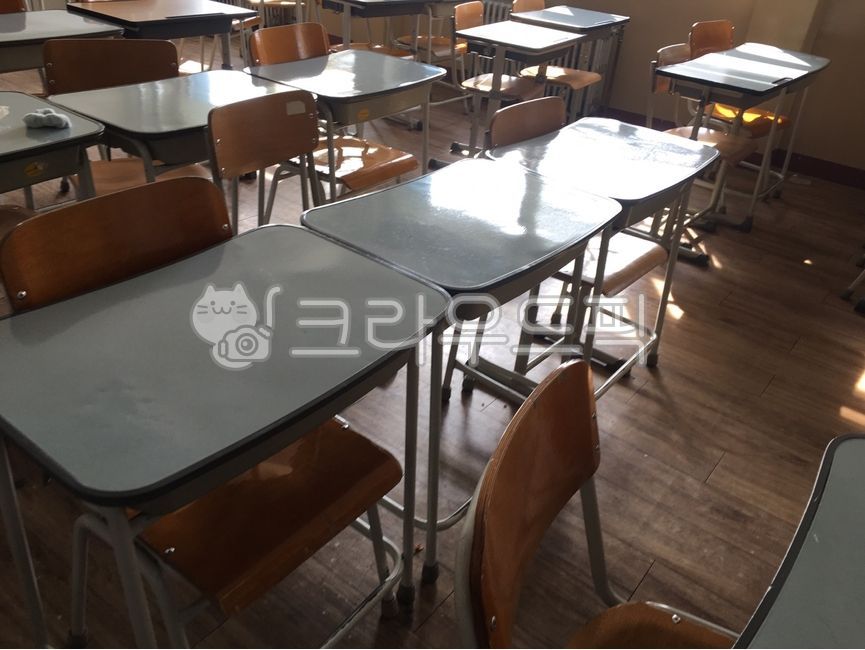 high school,stool,corridor,classroom,middle School,elementary school,school,desk and chair,wood,shcool,floor,table