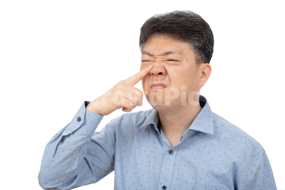 남자,남성,1인,상반신,흰색배경,누끼,하얀색배경,성인남자,아빠,한국인,일본인,중국인,아시아인,중년,40대,50대,하얀배경,중장년,건강,건강관리,의료,보건,질병,알레르기,알러지,감기,아픈,표정,컨디션,인물,고통,통증,컨디션나쁨,코막힘,비염,콧물,기침,재채기,감염,전염병,에티켓,꽃가루,집먼지,미세먼지,독감,환절기,사람,인물,인간,human,person,얼굴표정,facial expression,face,남성,남자,man,male,감정표현,기분,feeling,emotion,의료,의학,병원,medical,hospital,clinic,누끼,remove background