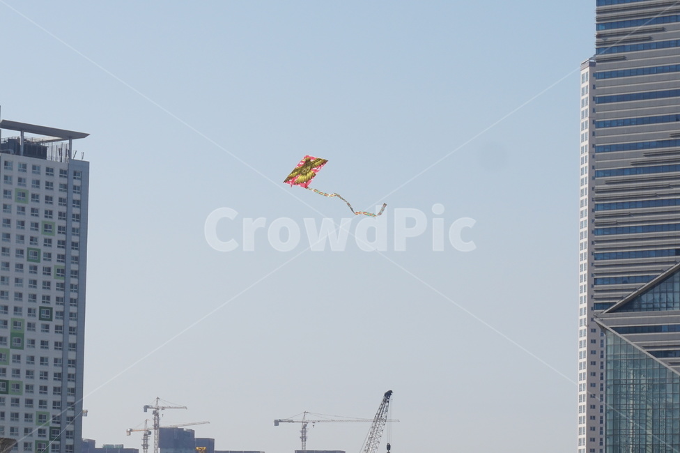 연,하늘,건물,빌딩,kite,도시,풍경,city,landscape,스포츠,레저,운동,sports,leisure,exercise,adventure,모험,leisure activities,레저 활동
