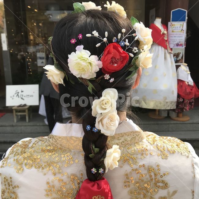 한복,전주,한옥마을,전주한옥마을,꽃,머리장식,댕기머리,땋은머리,한국전통,한국문화,korean traditional,korean culture,한복,한국전통의상,hanbok,korean traditional clothes,사람,인물,인간,human,person,여성,여자,woman,female,lady