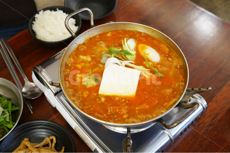 김치찌개,찌개,두부,한식,맛집,식사,음식,빨간음식,음식,식재료,요리,food,cook,meal,dishes,food reserves,한식,한국음식,한국요리,korean food,korean dishes,korean meal,korean cook
